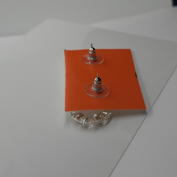 Silver Tone Cream Pearl and Crystal CZ? Earrings - Picture 14 of 16